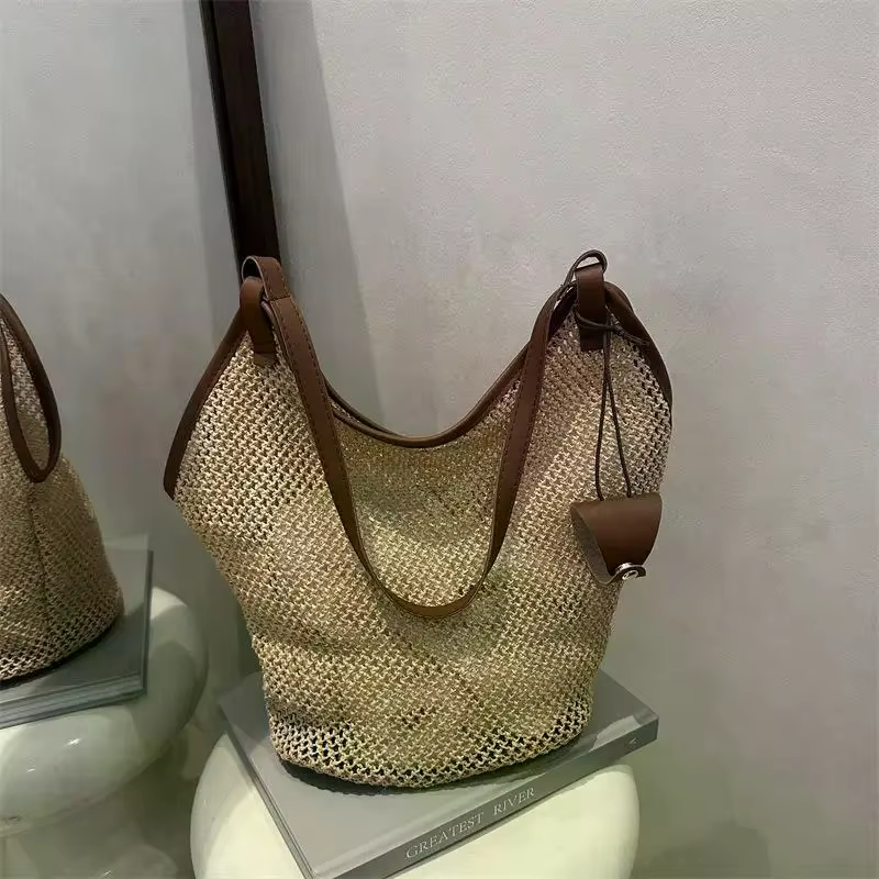 Sac en paille tressé ajouré, sac à bandoulière pour parent, sac fourre-tout avec clip pour lunettes de soleil, sac à main de plage bohème, sac seau