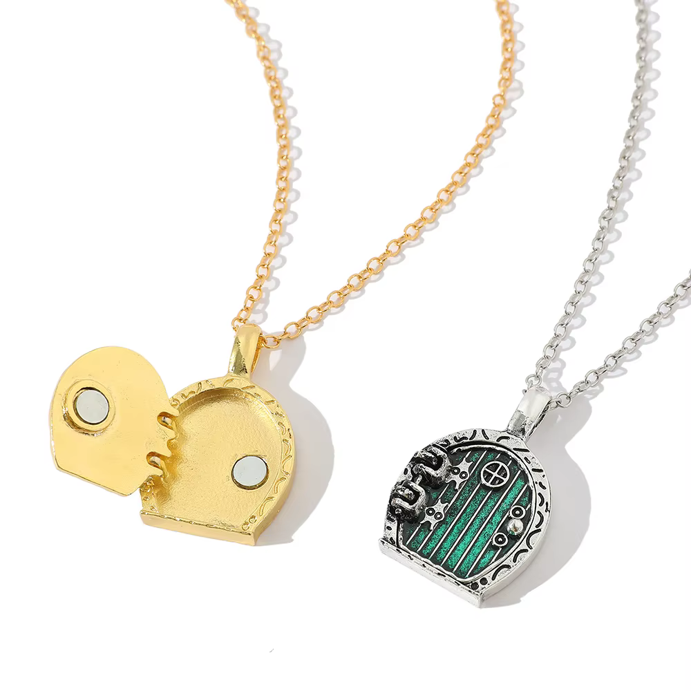 Collier de porte Hobbit du Seigneur des Anneaux – Pendentif bicolore, cadeau pour fans de bijoux de la terre du Moyenne, Inspiration de la Maison de Bilbo
