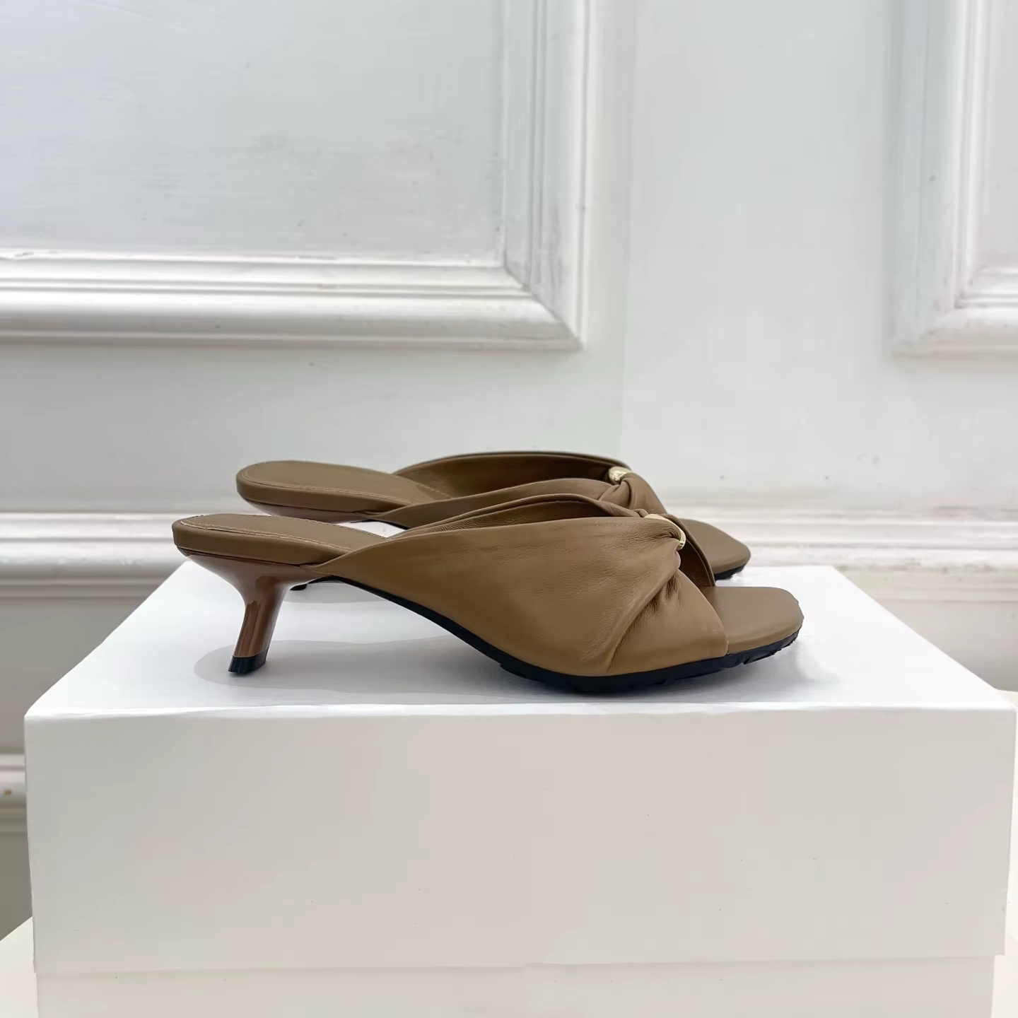 Chaussures pour femmes, pantoufles à talons moyens, taille 35-42, en cuir véritable, décoration métallique, escarpins d'été, chaussures de créateur, Zapatos De Mujer