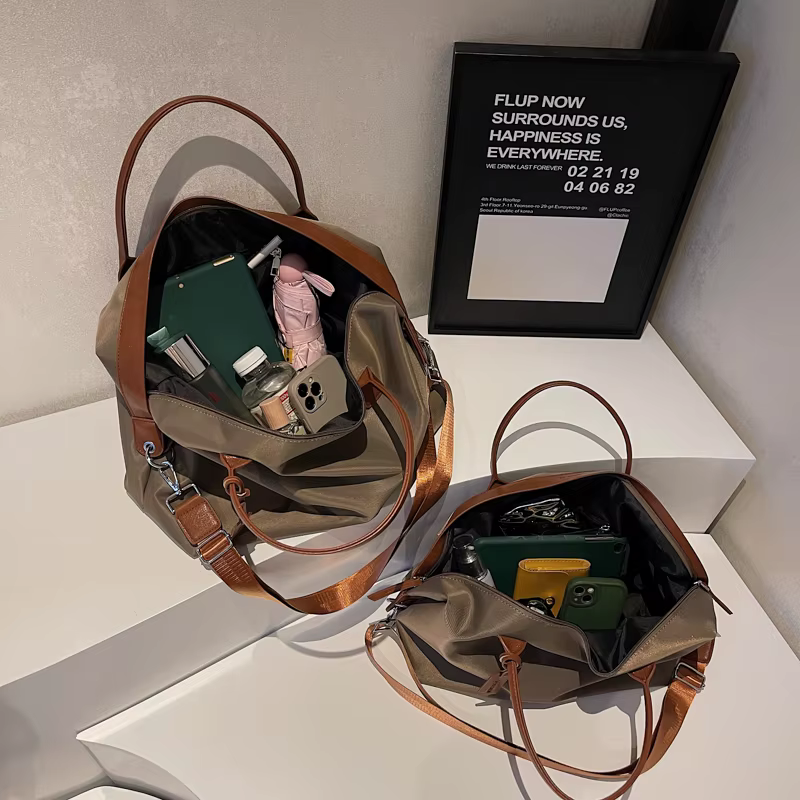Sac à main tendance de grande capacité avec accents en cuir, simple et polyvalent, un incontournable pour les trajets quotidiens et le shopping