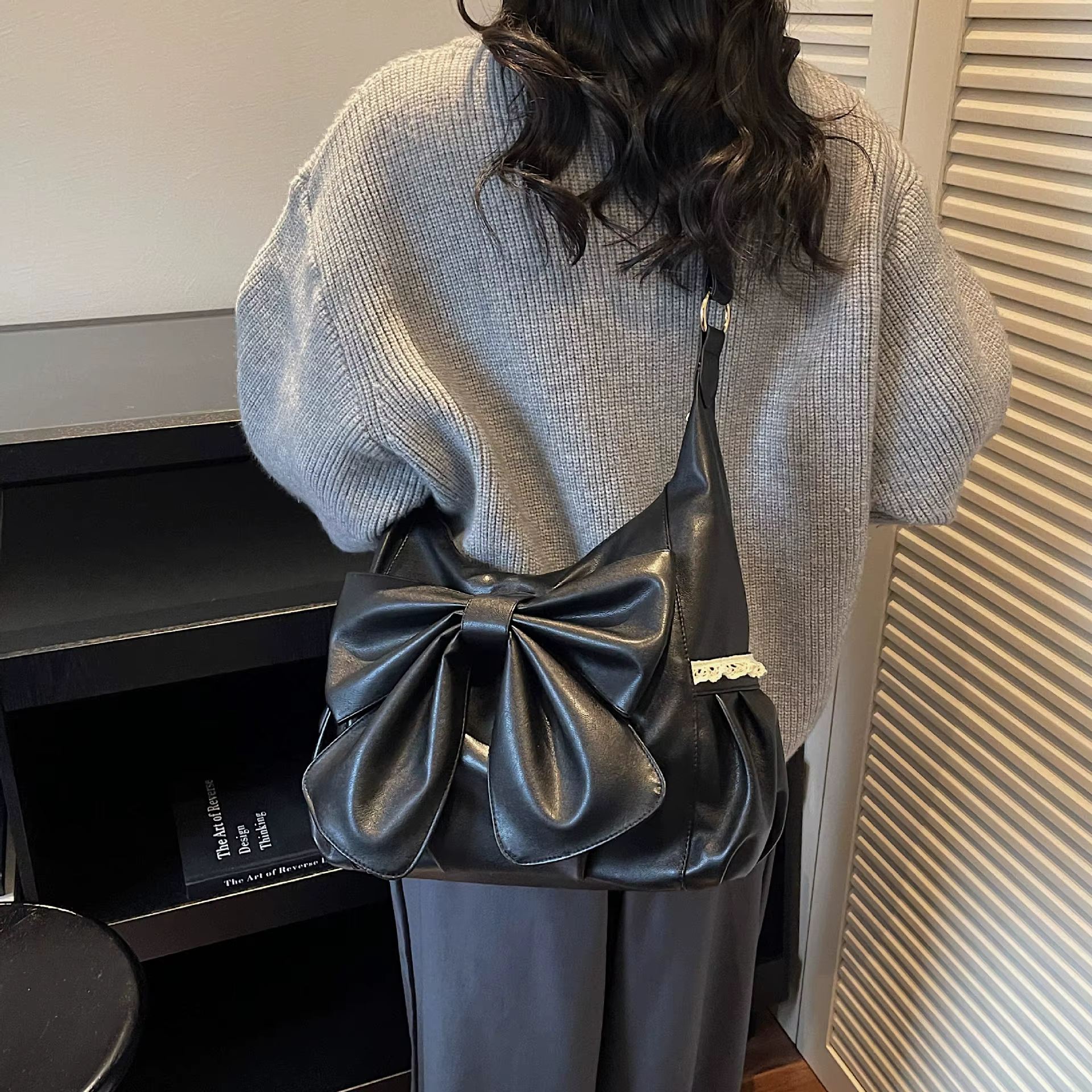 Sac seau décontracté de grande capacité pour femmes, sac à bandoulière avec nœud papillon, sac de banlieue tendance, sac seau plié en PU