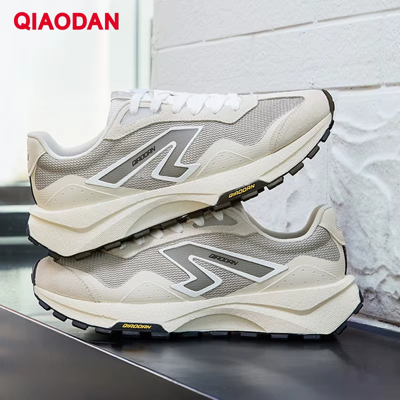 QIAODAN DUBAI 4.0 chaussures de marche pour hommes 2025 nouveau Vintage semelle en caoutchouc maille respirant confort décontracté antidérapant Snwakers QXL043252407