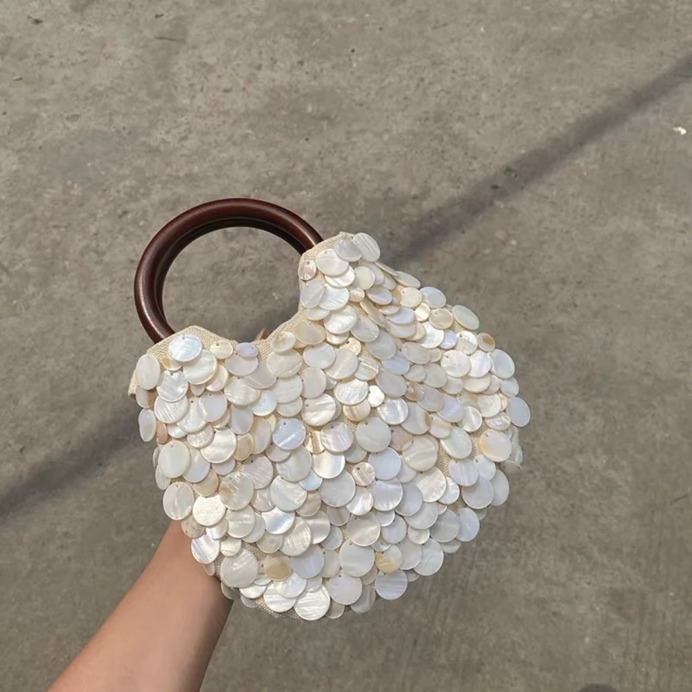 Sac à perles fait main style féerique ​ ​ Ornements en coquillages ​ ​ ​ Taille compacte ​ ​ Sac à bandoulière tissé ​