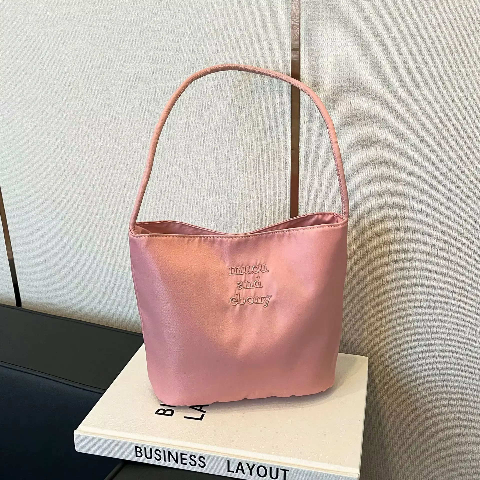 Sac carré brodé, sac seau en nylon tendance de style japonais, nouveau sac seau de printemps/été