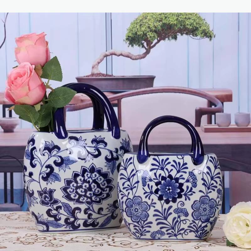 Vase en céramique bleu et blanc