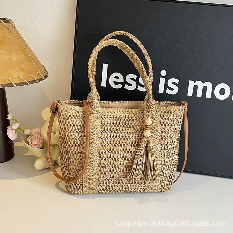 Nouveau sac tissé en paille, sac fourre-tout de plage de grande capacité, sac à main de style paresseux, sac à bandoulière à pompon
