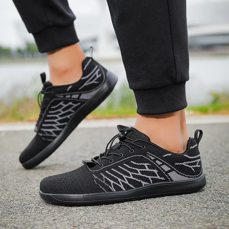 Chaussures de marche pour hommes à bout large