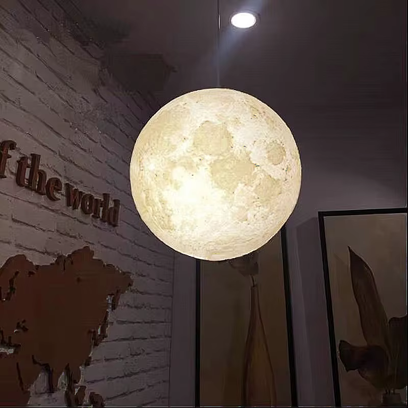 Lampe suspendue en forme de lune imprimée en 3D