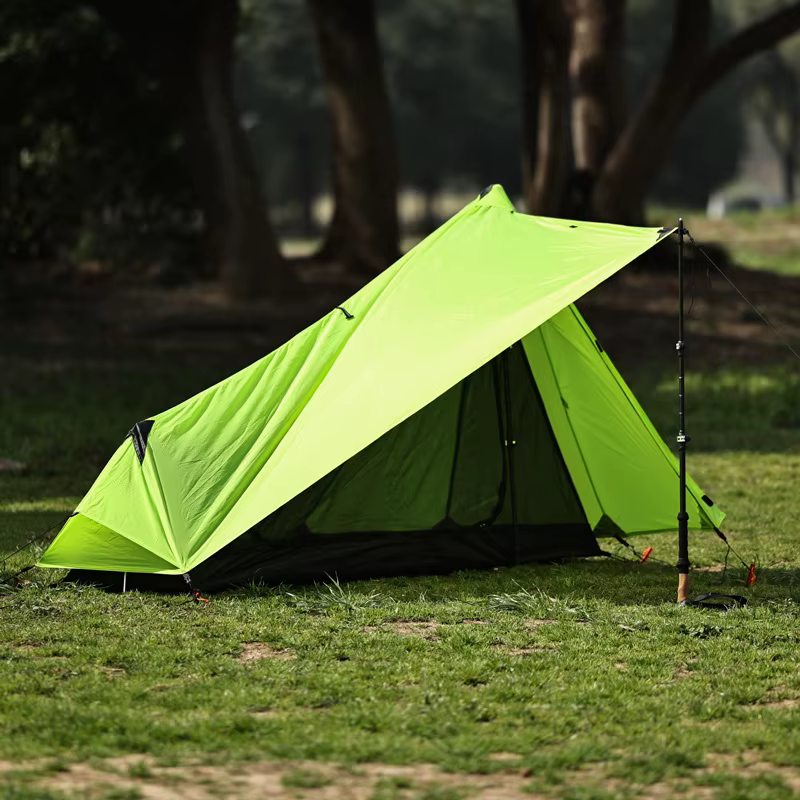 Tente de camping en plein air
