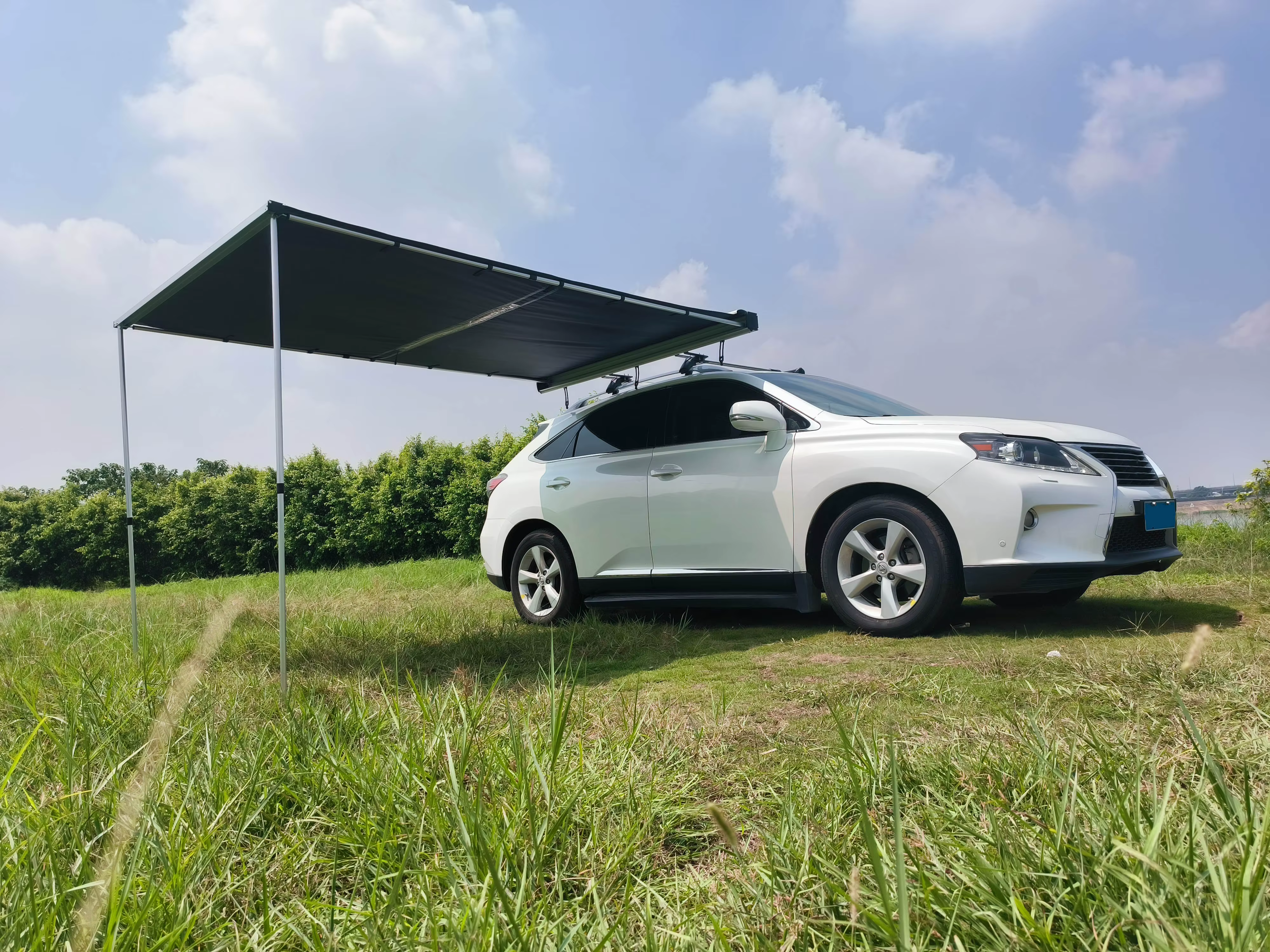 Nouvelle conception de tente de toit 4x4 - Abri rétractable en aluminium sur mesure pour le camping en forêt tropicale et les voyages hors réseau