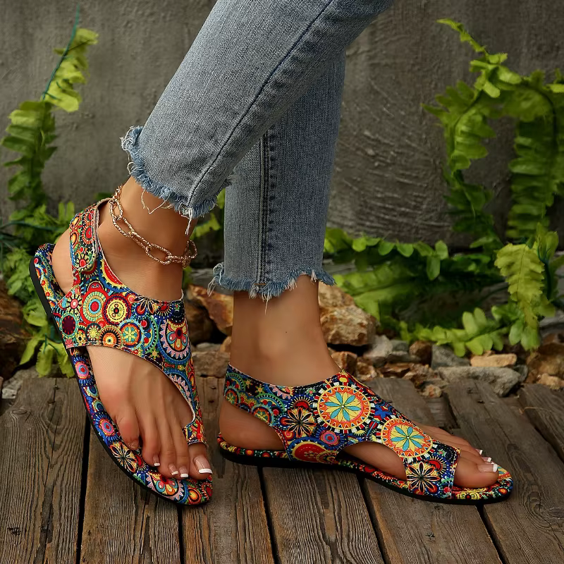 Nouvelles sandales plates bohèmes imprimées pour femmes 2026 – Chaussures décontractées à enfiler de style ethnique, confortables pour l'été, à bout rond