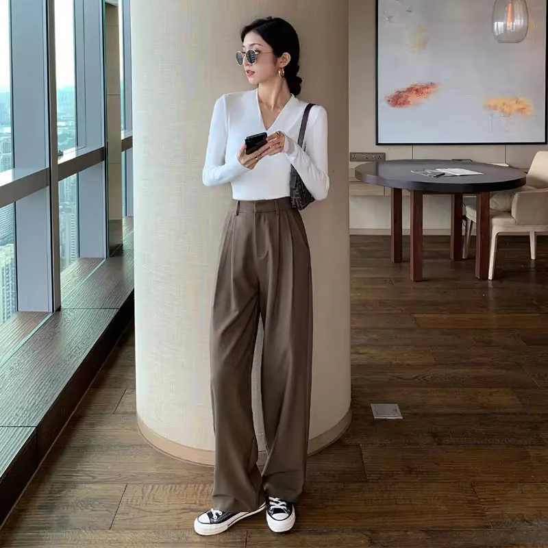 Pantalon marron à jambes droites avec poches pour femme
