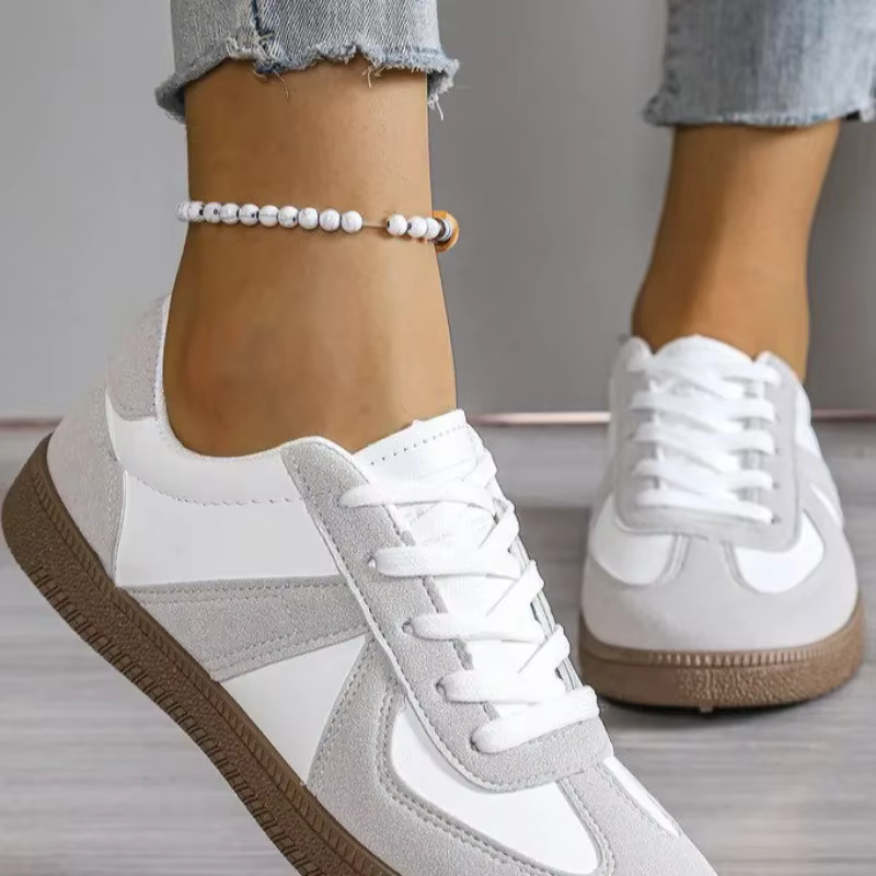 2025 automne nouvelles chaussures de sport plates pour les femmes à la mode couleur mixte à lacets chaussures vulcanisées chaussures décontractées confortables