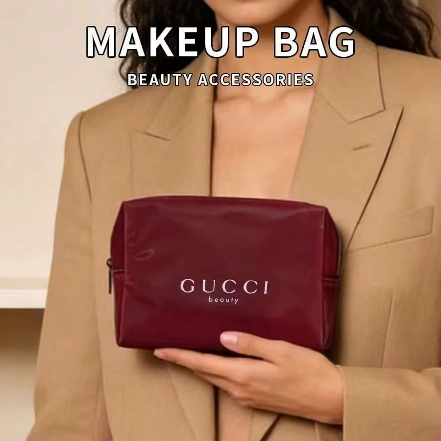 Sac Gucci Gucci en toile rouge durable, grande capacité, sac de maquillage, organisateur de voyage et de bureau multifonctionnel de luxe, élégant pour les vacances
