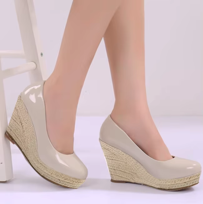 Chaussures espadrilles en cuir verni pour femmes