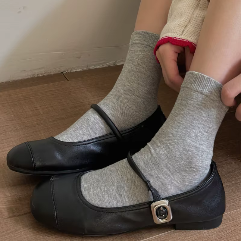 Chaussettes mi-longues en coton pour femmes, rétro, rouge, décontracté, mode, document solide, noir, blanc, gris, automne, hiver