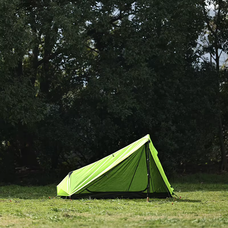 Tente de camping en plein air