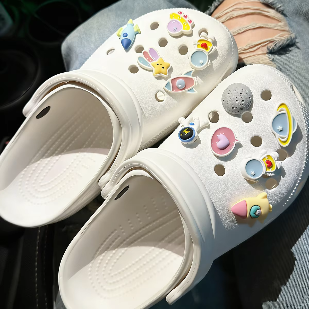[Sans chaussure] Accessoires DIY pour chaussures à trous de la série Spaceman : Breloques créatives en forme de soucoupe volante et planète spatiale