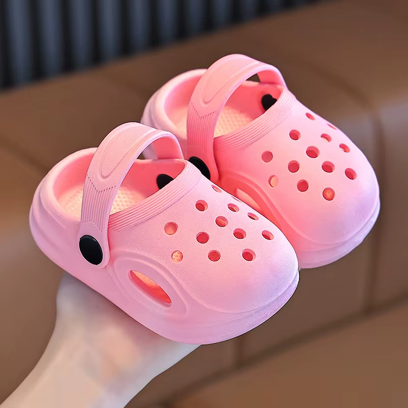 Pantoufles pour enfants pour garçons et filles, chaussures à bout doux et antidérapantes pour bébé pour usage domestique et extérieur, chaussures perforées, salut d'été