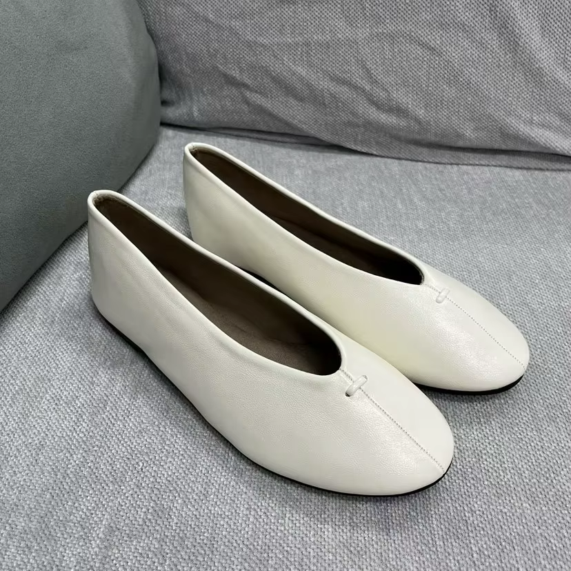 Chaussures plates confortables en cuir à bout rond pour femme, style ballerines décontractées à enfiler, idéales pour le quotidien