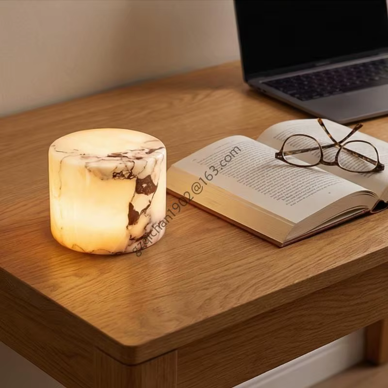 Lampe à commande en marbre élégante
