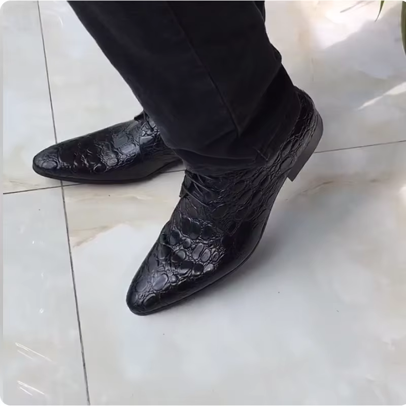 Processus de gaufrage européen et américain chaussures pour hommes vêtements de cérémonie d'affaires chaussures en cuir pointu britannique pour hommes en cuir véritable pour hommes