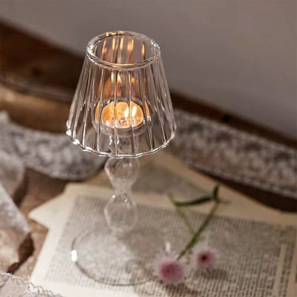 Chandelier rayé en verre à pieds hauts, bougeoir en forme de lampe d'art créatif, artisanat romantique et délicat, candélabre du nouvel an