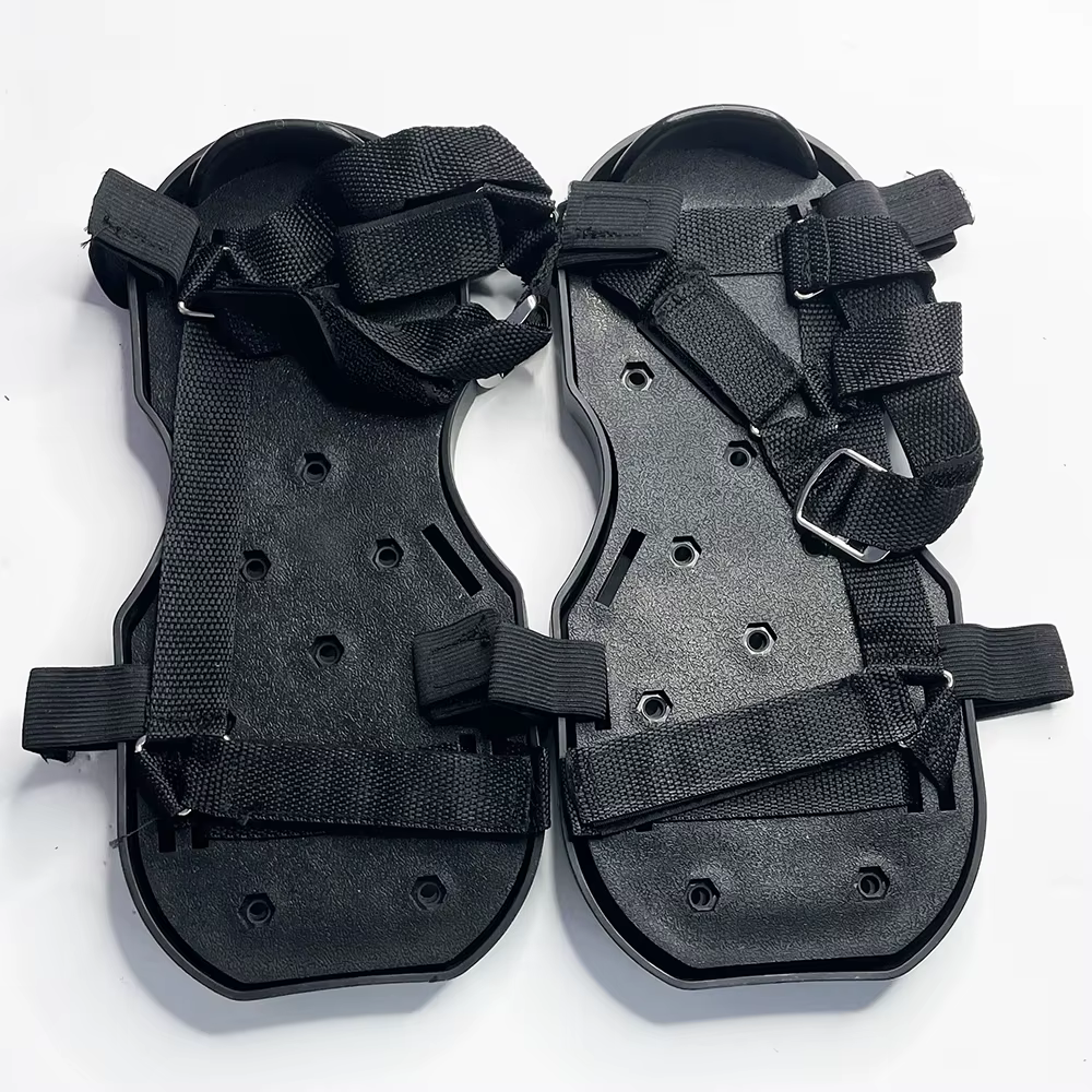 1 paire de chaussures aérateur de pelouse noires, chaussures de jardin à pointes, aération du sol réglable pour hommes et femmes, auto-nivelant, semelle époxy, soins de cour