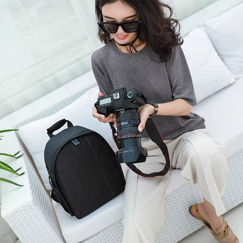 Le sac pour appareil photo est simple