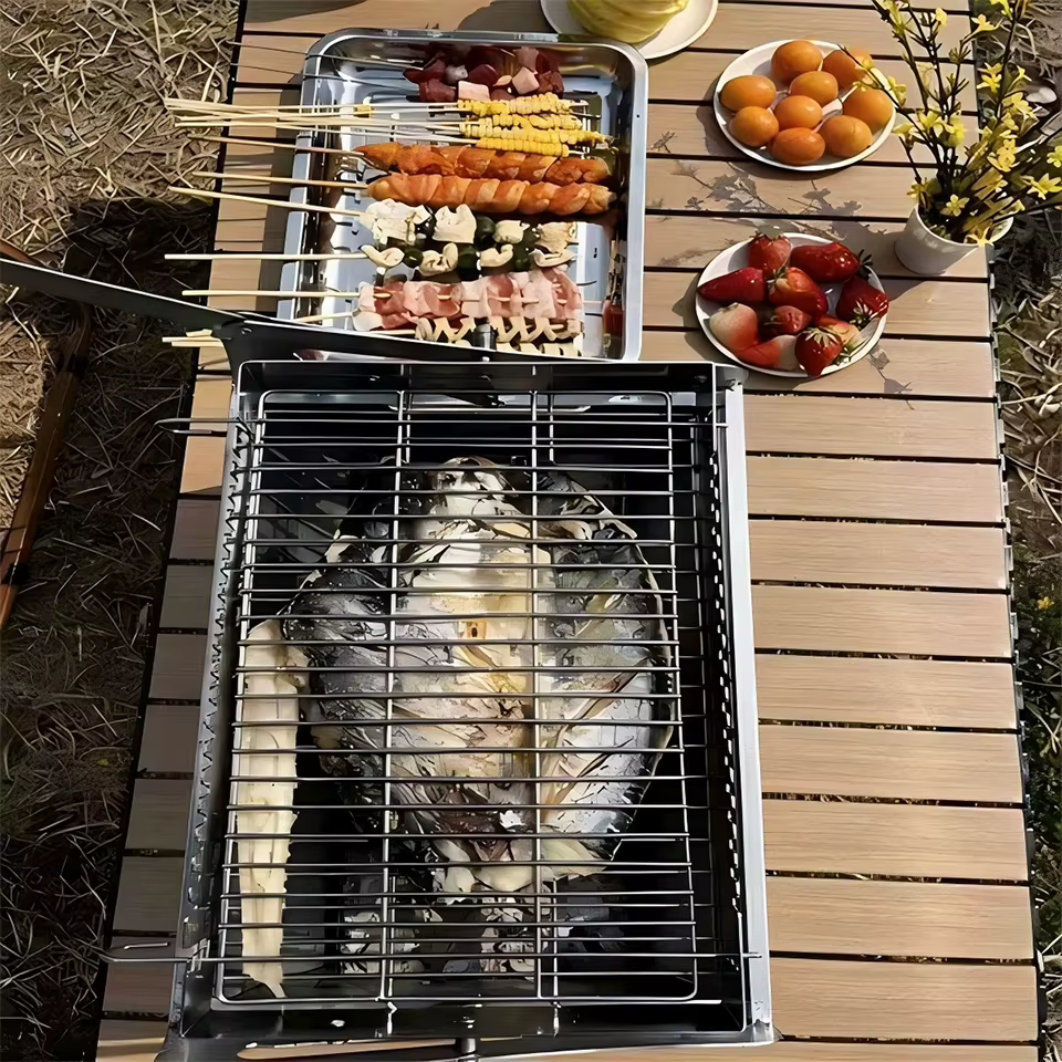Portable 360 ° Barbecue pliable rotatif au charbon de bois en acier inoxydable avec grille amovible pour le camping