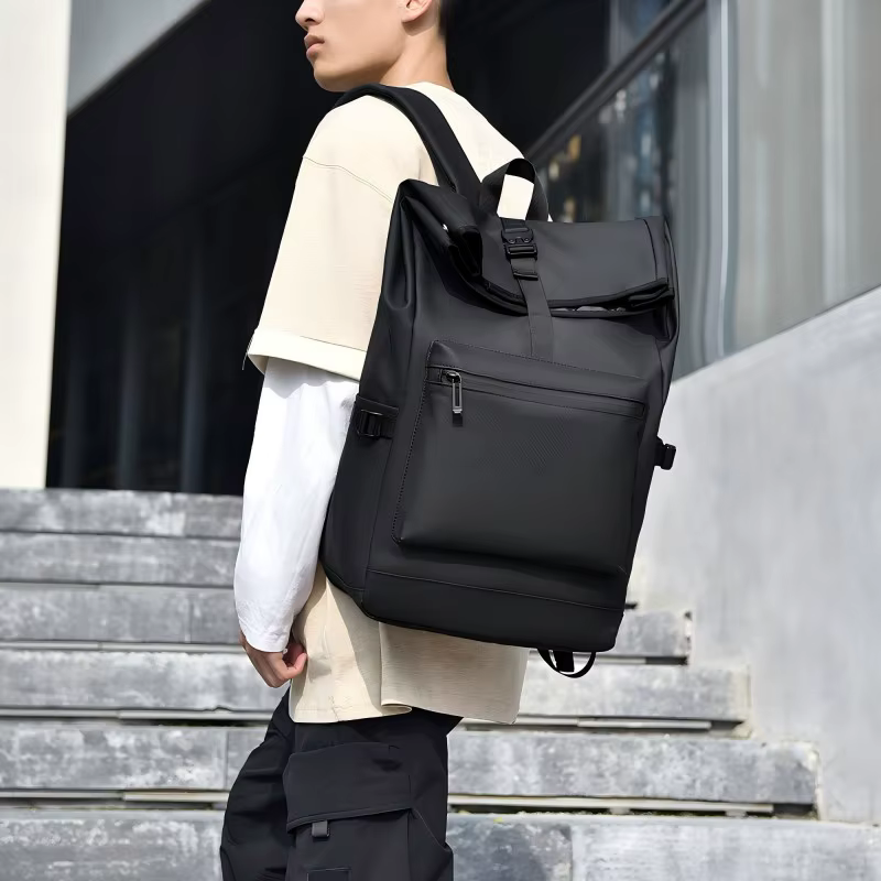 Sac à dos de grande capacité – Sac de voyage et de banlieue élégant noir uni avec bretelles réglables