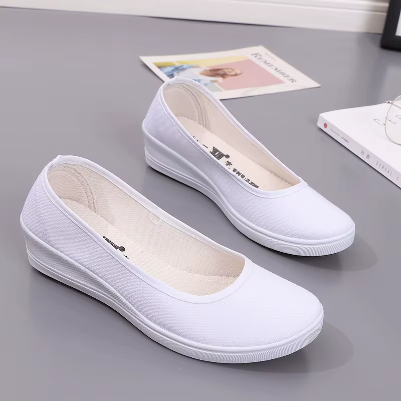 Chaussures d'infirmière blanches à la mode