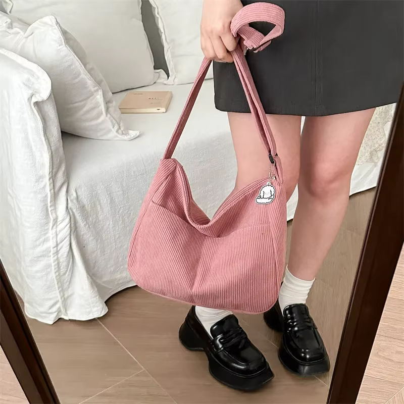 Sac à bandoulière en velours côtelé pour femmes