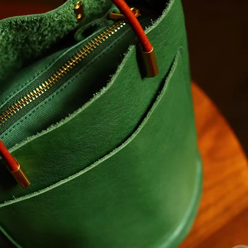 Sac Seau Vert Japonais pour Femme – Sac à Main Tendance en Cuir PU Simple et Polyvalent avec Fermeture Éclair et Accessoires Exquis – Nouvelle Collection