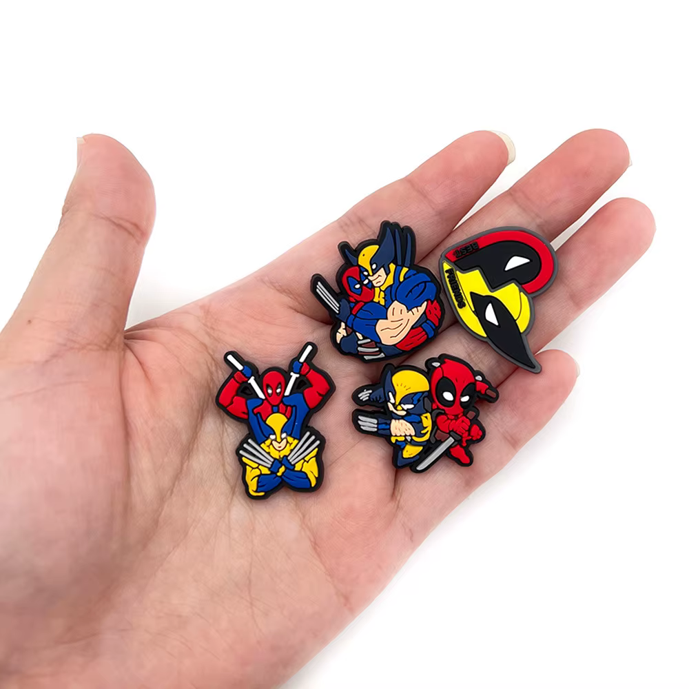 Boucles décoratives populaires Deadpool et Wolverine pour sandales Crocs – Accessoires DIY Y2K pour chaussures et jouets tendance