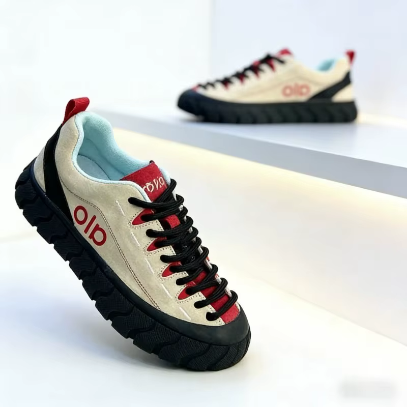 Chaussures pour hommes en daim à plateforme, baskets décontractées en cuir pour le printemps 2026, chaussures de skate à semelle épaisse antidérapante pour hommes