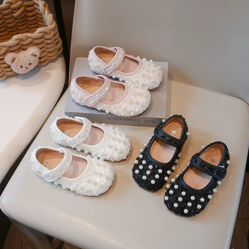 Chaussures de danse pour filles, chaussures plates élégantes à bout rond pour enfants, semelle souple antidérapante, chaussures de princesse avec perles douces, tendance Ins, nouvelle collection 2025
