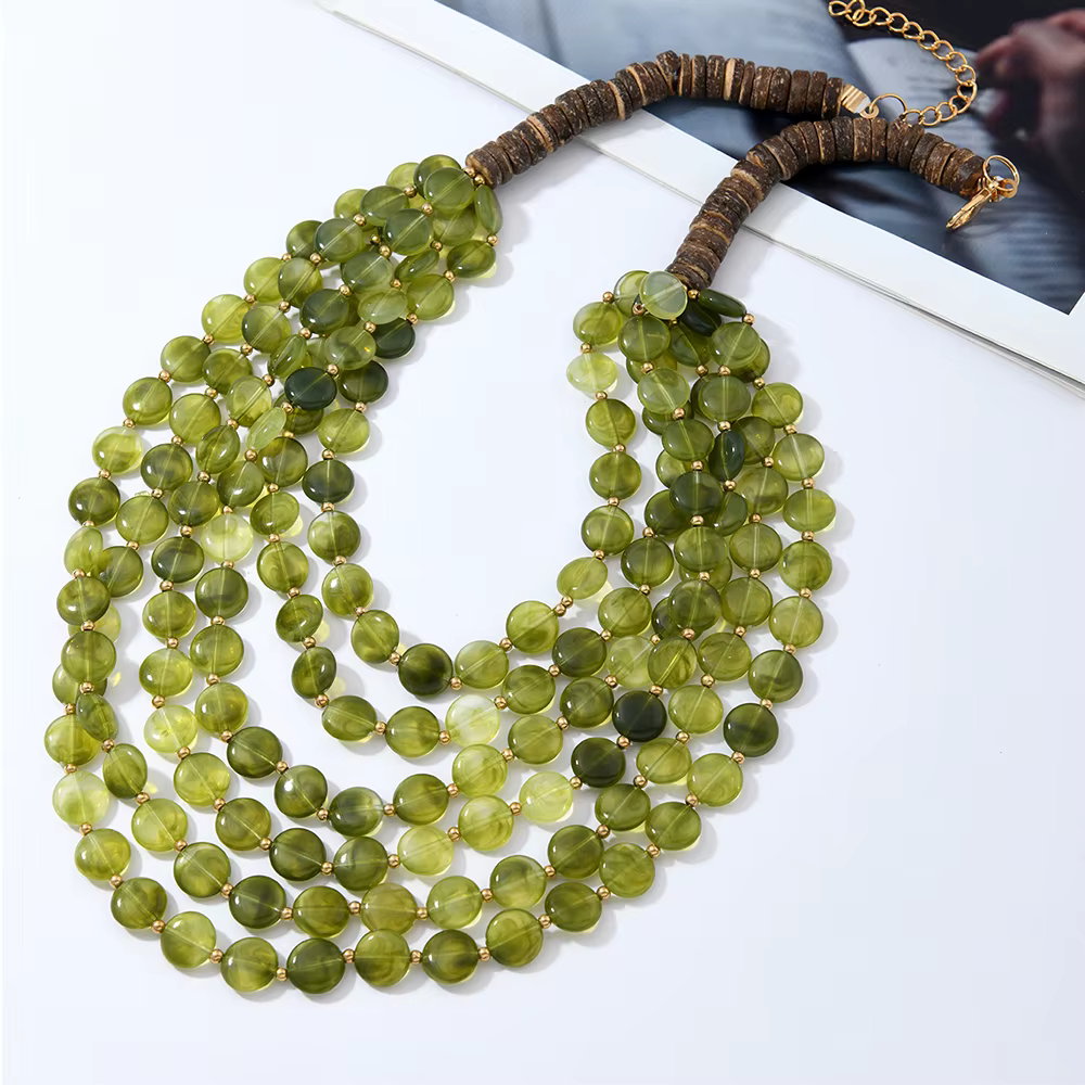 Collier bohème multi-couches en perles acryliques faites à la main pour femme, bijou fantaisie pour les vacances à la plage