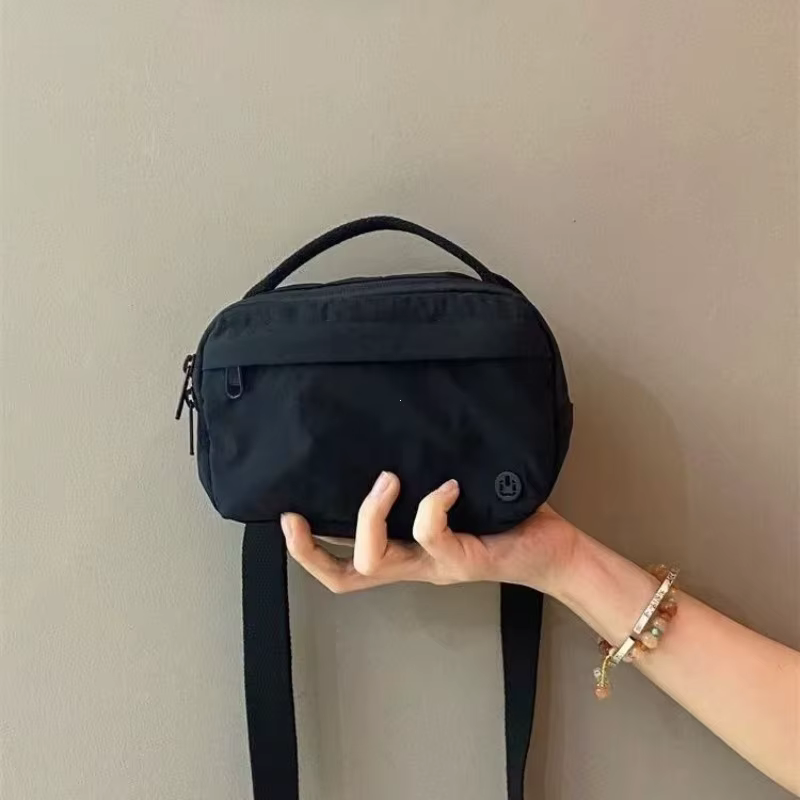 Sac bandoulière carré en toile de nylon coloré, léger et imperméable, pour téléphone portable, nouvelle collection 2026