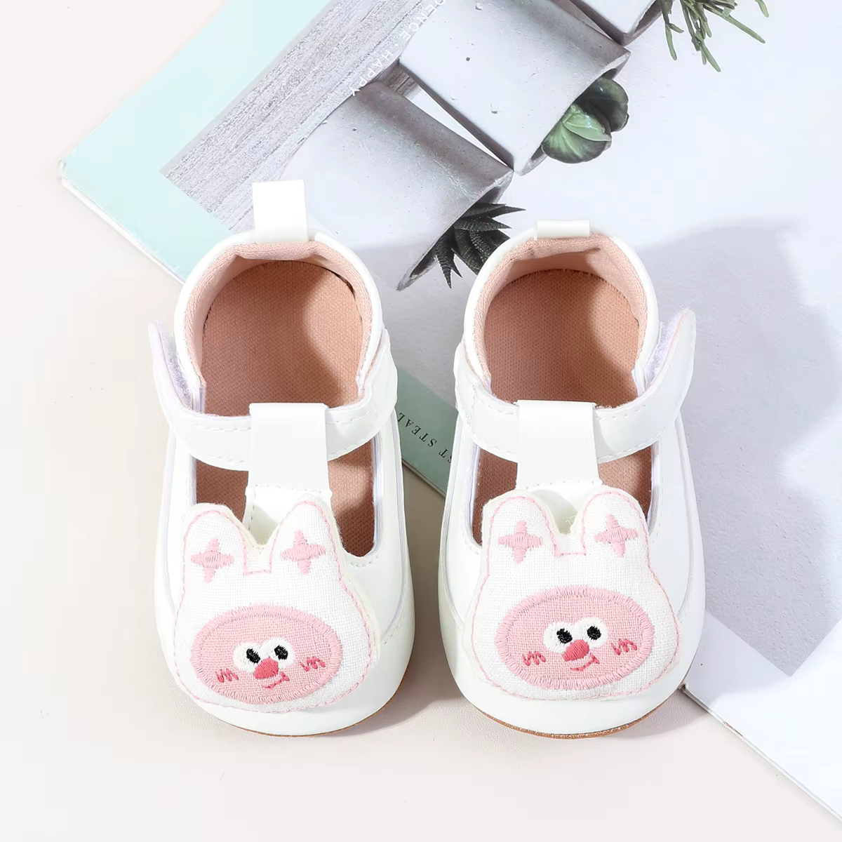 Chaussures de bébé fille 2026 pour les premiers pas, intérieur/extérieur, pour 0-18 mois, printemps et automne, chaussures pour nourrissons de haute qualité