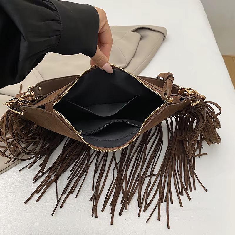 Sac à pompon à la mode d'hiver