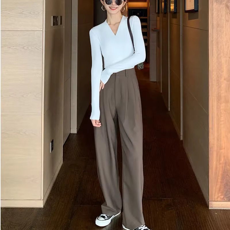 Pantalon marron à jambes droites avec poches pour femme