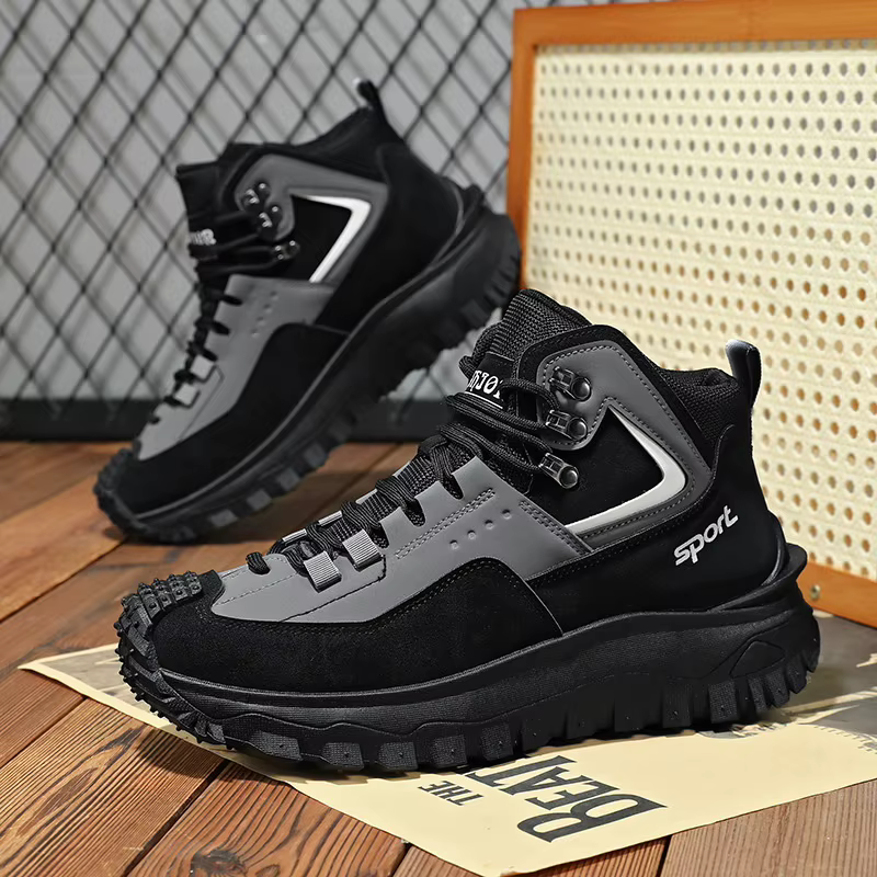 Bottes de randonnée mi-hautes noires et marron