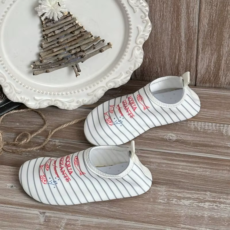 Nouvelles chaussures de plage pour filles 2026, pour garçons de 2 à 7 ans, chaussures d'été imprimées pour enfants, baskets de sport antidérapantes