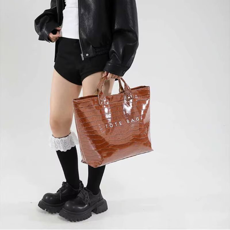 Sac fourre-tout Texture Crocodile Pvc papier Kraft grande capacité luxe Hobo sac à main femmes décontracté Shopping lettres poignée supérieure sacs à main