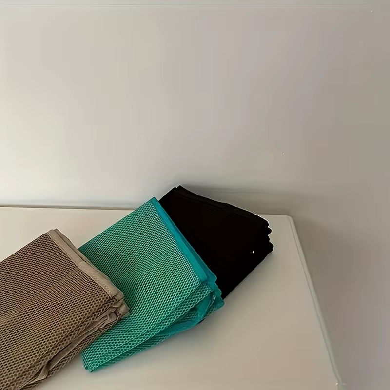 Un grand sac de plage surdimensionné, pliable et doté d'un revêtement de protection pour ranger les jouets, les coquillages, les vêtements et les serviettes lors de vos sorties à la plage.