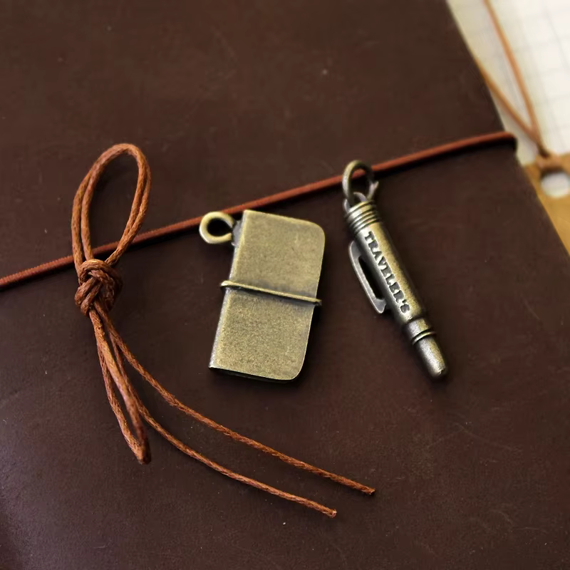 Pendentif étoile de ferry vintage Fromthenon pour carnet de voyage