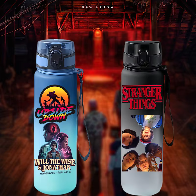 Mug de voyage portable Stranger Things de 650 ml, cadeau de vaisselle imprimée avec des personnages de dessins animés, adapté aux sports de plein air des étudiants