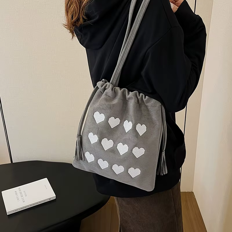 Nylon broderie chaîne fourre-tout décontracté 2026 haute qualité sacs à bandoulière décontractés trajet quotidien doux