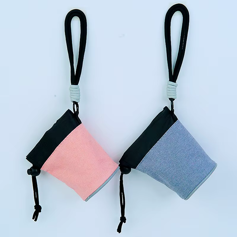 Distributeur de sacs à excréments pour chien portable